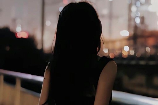 “单身人设、歧视女性、来中国只为捞钱”韩国霸总刚爆火就塌房